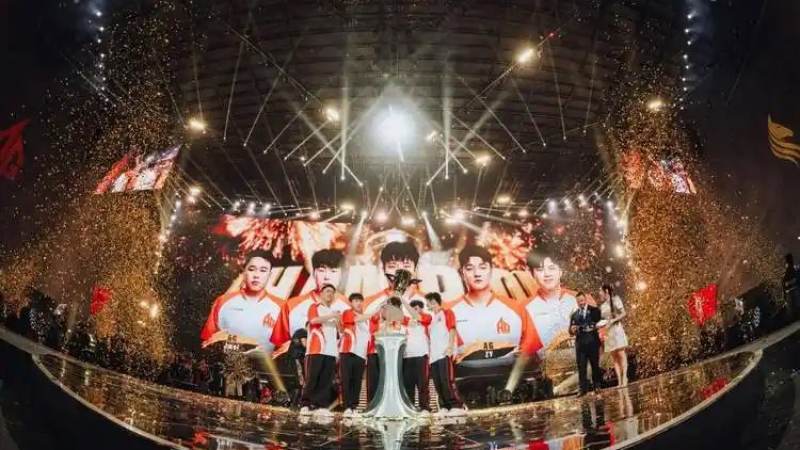 英雄联盟职业赛事中教练与分析师的分工是什么